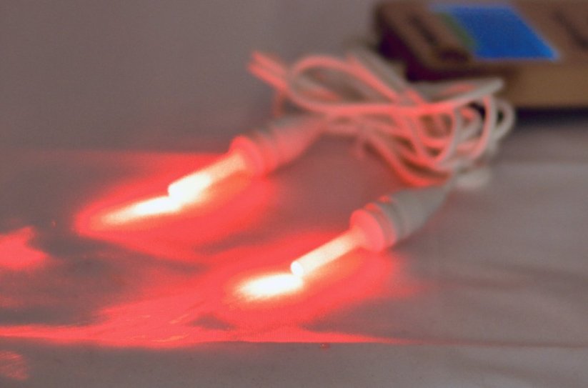 Kingray Light s 2 káblikmi - Kingray Light: Samotný prístroj s 2 červenými laserovými aplikátormi