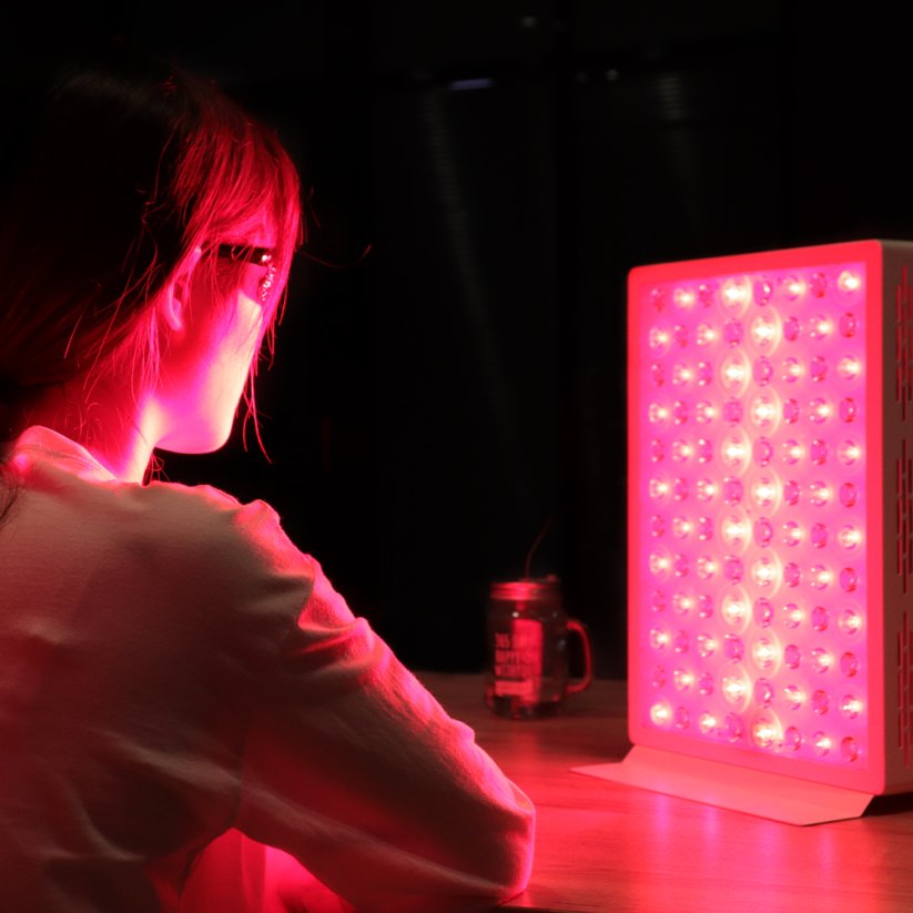 BM light panel 400x290cm (120x5W total 3535W LED 630/850nm)