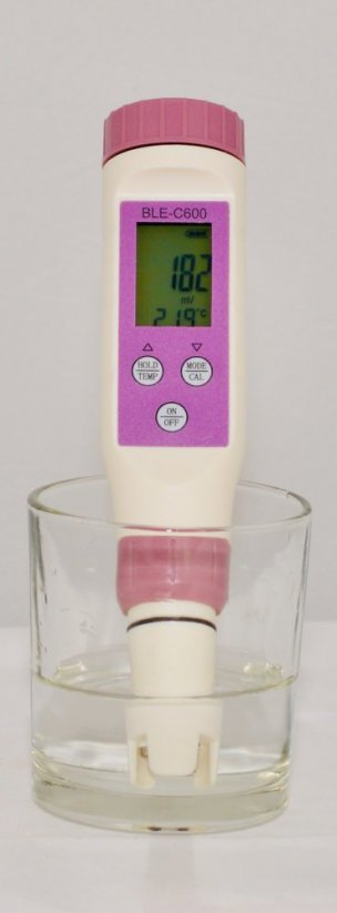 Kingray ph / ORP / temperature measuring device Profi connected to a mobile phone