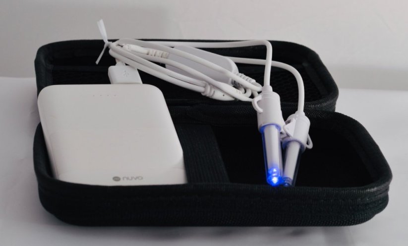 LED zariadenie s modrým a UVA svetlom