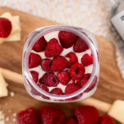 Keto krem s MCT olejem - maliny a bílá čokoláda