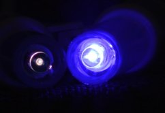 LED zariadenie s modrým a UVA svetlom